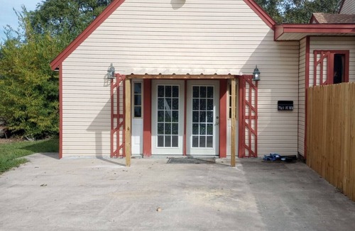 Lakeview  Jefferson County House | Spacious 3-Bedroom Home. Cajun Capital of Texas. Great for Fishing & Turnarounds