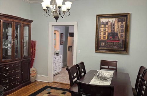 Newell House | Spacious 3-BR Bungalow with Full Amenities Near University Area