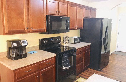 Speed House | Spacious 3 BR Ranch House W Patio Yard in a Quiet Suburb