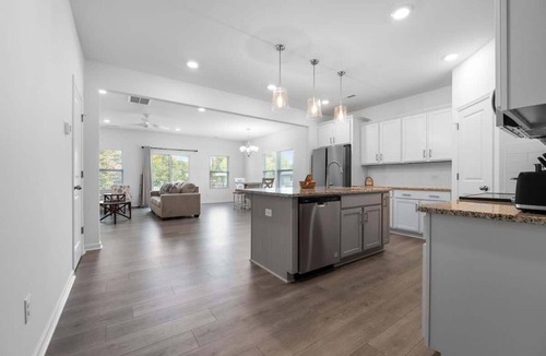 Greensboro Condo | Spacious 3BR/2.5BA Townhome in the Heart of GSO