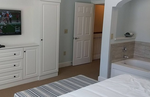 Lackey Cottage | Spacious 3BR Cottage - Sleeps 10 - Resort Activities - Close to Theme Parks