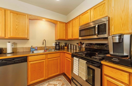 Spokane Valley House | Spacious 3BR Family Retreat w Fire Pit, BBQ, Smart TVs & More