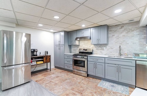 Canyon Heights House | Spacious 3BR Guest Suite by the Creek | North Vancouver
