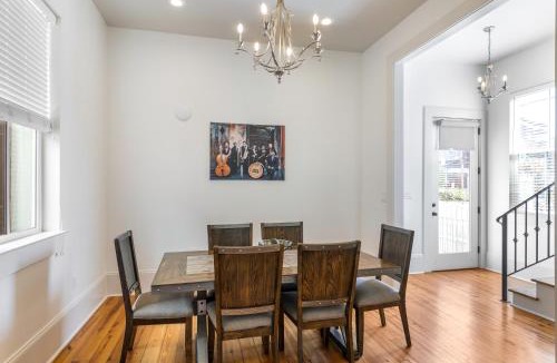 Faubourg Lafayette Apartment | Spacious 3BR Garden District Home w Pool & Balcony