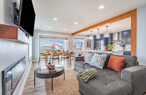 Port Gardner House | Spacious 3BR Home, Sleeps 8, Private Backyard