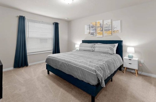 Royal Oak Golf Country Club House | Spacious 3BR + Office Apt Near Space Center
