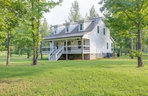 Linden House | Spacious 4-bdrm on 6 acres near the Tennessee River