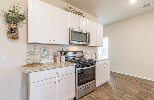New Braunfels House | Spacious 4-bedroom house with WiFi Gruene New Braunfels Pets/Children Allowed