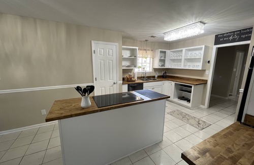 Warner Robins House | Spacious 4 Bedroom home that sleeps up to 8 guests