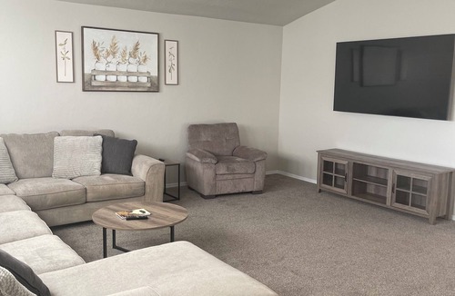 Nampa House | Spacious 4 bedroom 2 bath home in Nampa sleeps 10