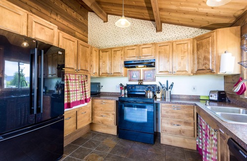 Kalispell House | Spacious 4 bedroom 2 Bath on 3 acres - Spectacular Views & Hot Tub!