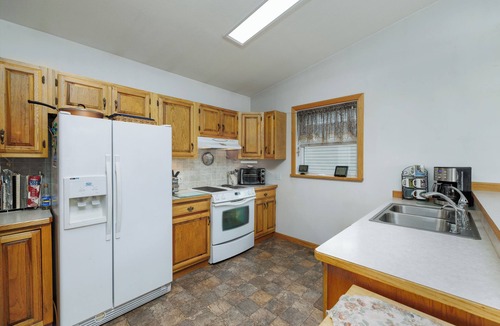 Gardiner House | Spacious 4-bedroom 3 bathroom house- 10 miles from Yellowstone