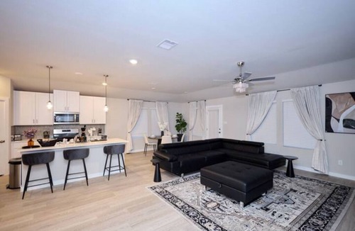 Pecan Grove House | Spacious 4-bedroom charming modern home in Richmond Tx