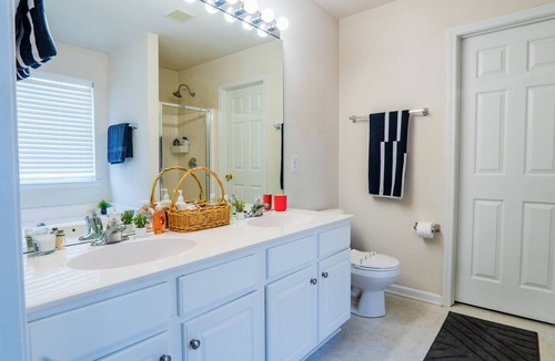 Charlotte House | Spacious 4-bedroom house in charming Charlotte
