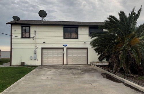 Palacios House | Spacious 4-bedroom house on the water in Palacios with 300 ft fishing pier