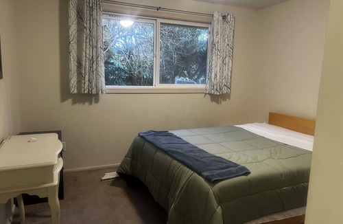 Silver Lake House | Spacious 4-bedroom house in charming Everett with AC