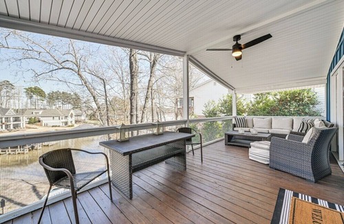 Norwood House | Spacious 4-bedroom house in pleasant Norwood with AC