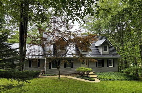 Treasure Lake House | Spacious 4-bedroom lakehouse with plenty of room for the group to enjoy the lake