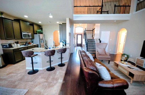 Clodine House | Spacious 4‑Bedroom Luxury Retreat in Peaceful Richmond - Sleeps 10