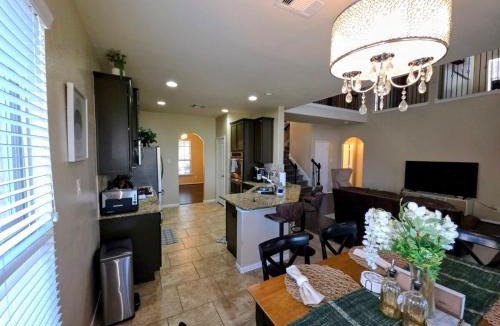Clodine Villa | Spacious 4 Bedroom Luxury Retreat in Peaceful Richmond Katy Sleeps 10