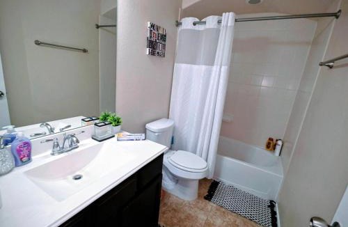 Clodine Villa | Spacious 4 Bedroom Luxury Retreat in Peaceful Richmond Katy Sleeps 10