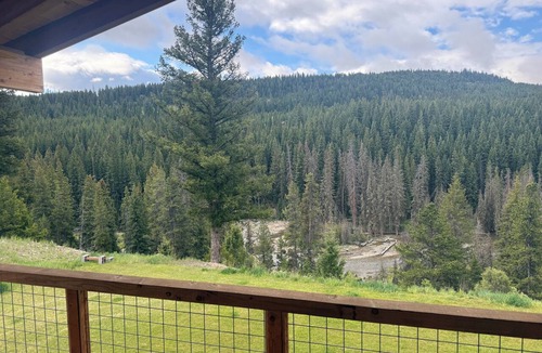 Big Sky House | Spacious 4-bedroom secluded private estate located in fabulous Big Sky, MT.