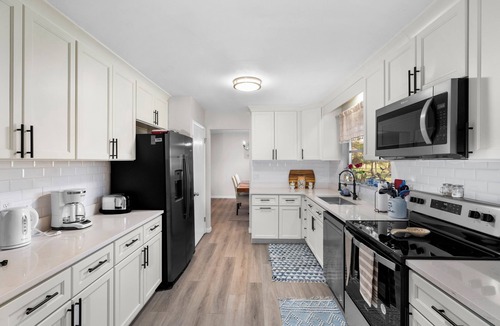 Columbus House | Spacious 4 bedrooms 3 full bath house in delightful Columbus with AC, WiFi