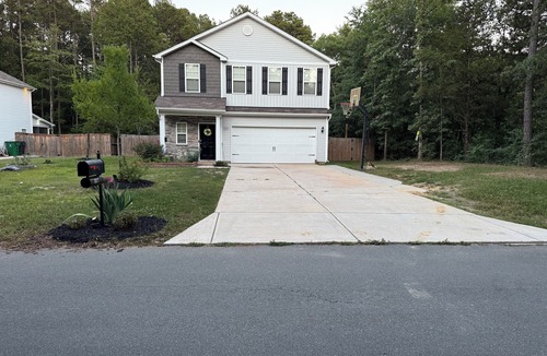 Harwood Lane House | Spacious 4BR Family Retreat Near Whitewater & Airport, pets allow