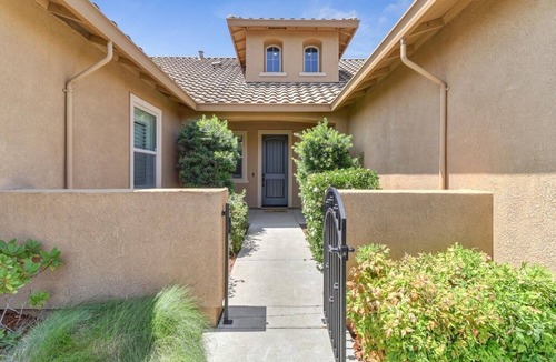 Elk Grove House | Spacious 4BR Home w/TWO Master Suites Sleeps up to 8 Near Sacramento