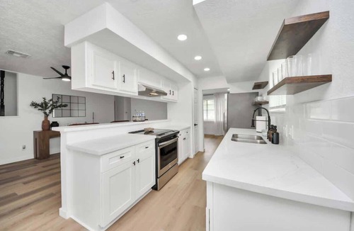 Southbelt/Ellington House | Spacious 4Br - Ksizebed, pet Friendly with game room and patio