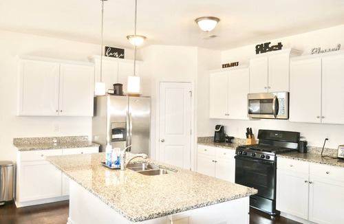 Paw Creek House | Spacious 4BR Retreat w Grill & Patio – Less than 20 mins to Uptown! +20% off