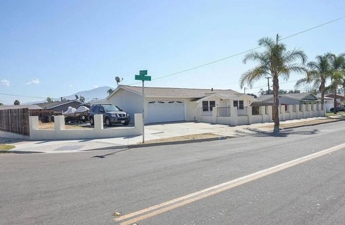 La Presa House | Spacious 5-bedroom house with WiFi and AC in fabulous Spring Valley