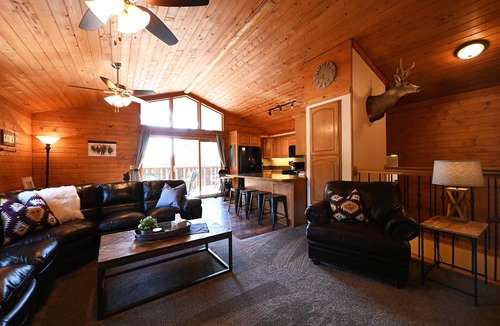 Island Park Cabin | Spacious 5 Bedroom/4 Bath Cabin + Loft, 25 mins from Yellowstone, Sleeps 18