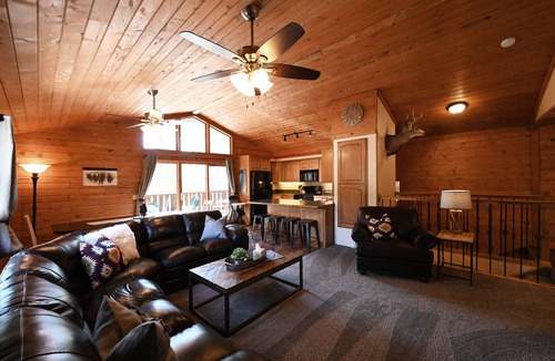Island Park Cabin | Spacious 5 Bedroom/4 Bath Cabin + Loft, 25 mins from Yellowstone, Sleeps 18