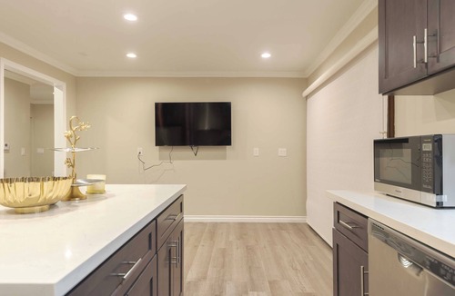 Pasadena House | Spacious 5-bedroom house with WiFi, AC in welcoming San Marino