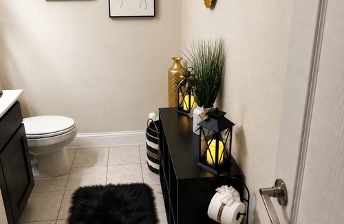 Southeast Arlington House | Spacious 5-bedroom house in peaceful Arlington with AC