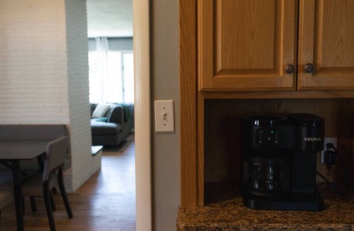 Rimrock House | Spacious 5-bedroom Home with Backyard & Work Spaces