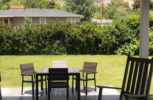 Rimrock House | Spacious 5-bedroom Home with Backyard & Work Spaces