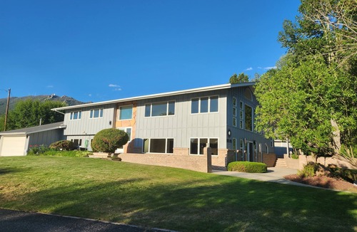 Butte House | Spacious 5-bedroom house with WiFi, AC in charming Butte