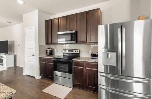 Cibolo House | Spacious 5-bedroom house in beautiful Cibolo with AC