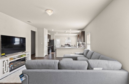 Cibolo House | Spacious 5-bedroom house in beautiful Cibolo with AC