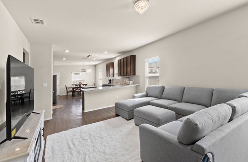 Cibolo House | Spacious 5-bedroom house in beautiful Cibolo with AC