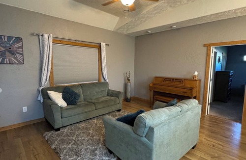 Cowley House | Spacious 5-bedroom house in charming Cowley with AC and a view of the Pryor Mtns