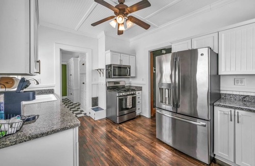 Elyria House | Spacious 5-bedroom house with parking and everything you need in charming Elyria