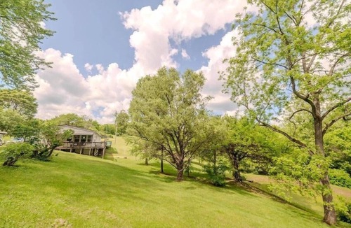 Sharpsburg House | Spacious 5-bedroom house in Peaceful Chesterhill Free WiFi & Full Privacy.