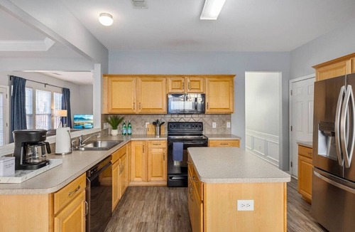 Charlotte House | Spacious 5BR Home w/Arcade Game Room Near UNC Charlotte & Mallard Creek