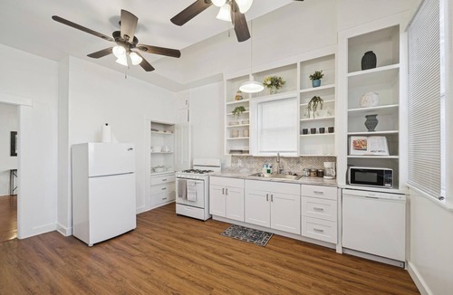 University Park House | Spacious 5BR Near USC + Private Loft Lounge Ideal for Families & Professionals