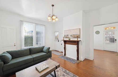 University Park House | Spacious 5BR Near USC + Private Loft Lounge Ideal for Families & Professionals