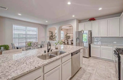 Missouri City House | Spacious 6-bedroom house with lake in beautiful Missouri City