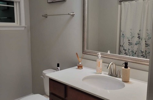 Greer House | Spacious 6-bedroom house with AC in beautiful Greer